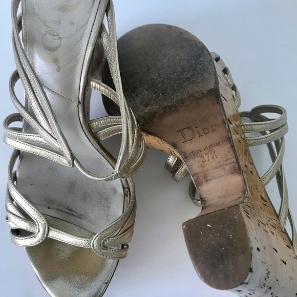 DIOR, METALLIC GOLD, CORK WEDGE SANDALS. - Picture 4 of 5